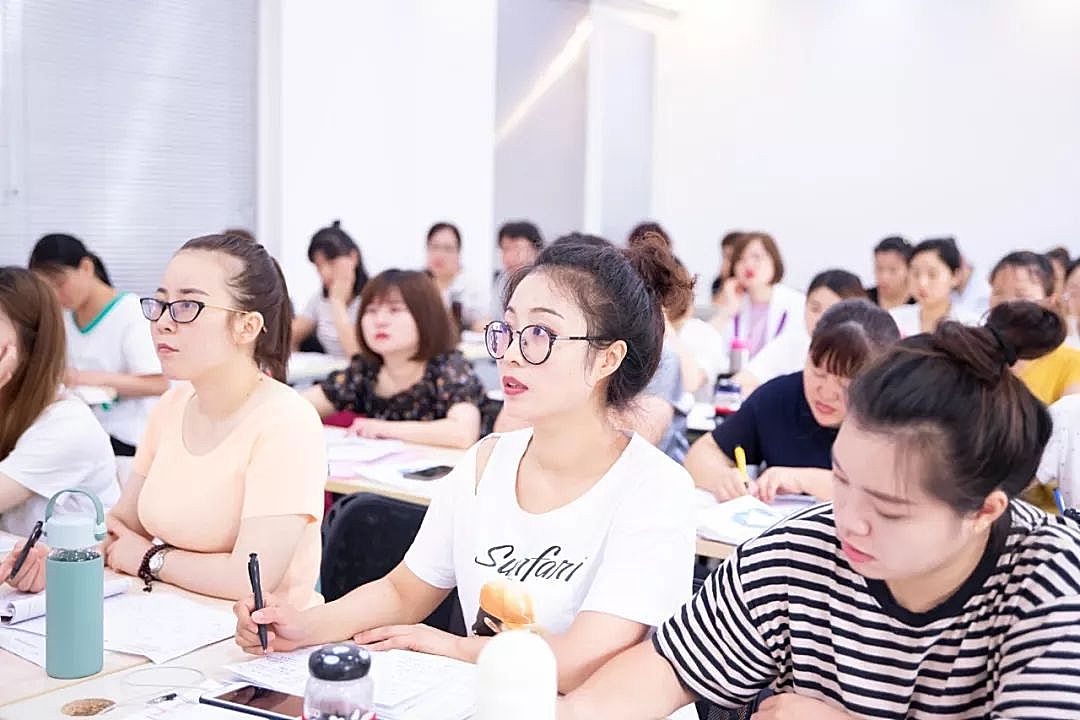 新知图谱, 孕产护理市场方兴未艾，时尚妈咪以口碑立于行业